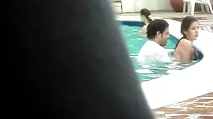 Sex trong hồ bơi công cộng phim xes jav
