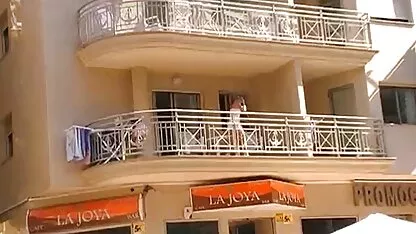 Camera ẩn cô gái mà không có đồ lót trên ban công phim sex hd co phu de