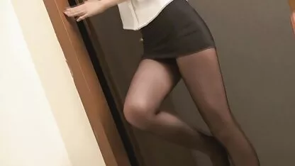 Châu á, quyến rũ-cô gái tóc vàng trong quần áo sexy v8 các web phim sex hay