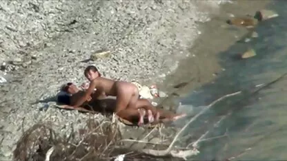 Làm tình trên một bãi biển, trong khi đi ngang qua người phímex vietnam