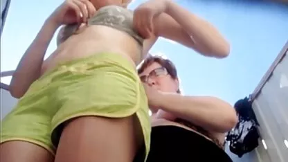 Mẹ và con gái mình không ở một bãi biển, video xx loan luan