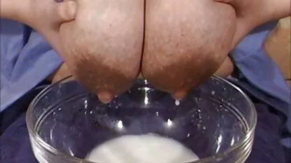 Bú Vú mẹ cho con bú phim sec gai tu suong