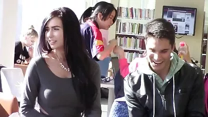 Hôn lận (ẩn ) xnxx tay