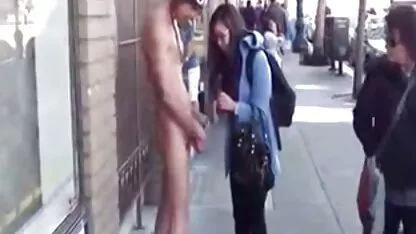 Các cô gái cư xử giống như cô ấy không bao giờ nhìn thấy dick!