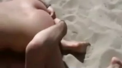 Bãi biển - vú nhỏ, một đối tượng coi phim sex hot